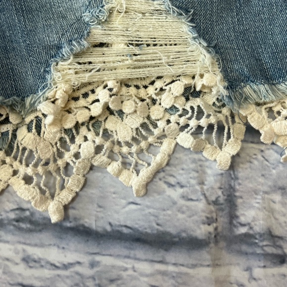 Blue high waisted ripped jeans with floral design size 3 - Picture 4 of 6